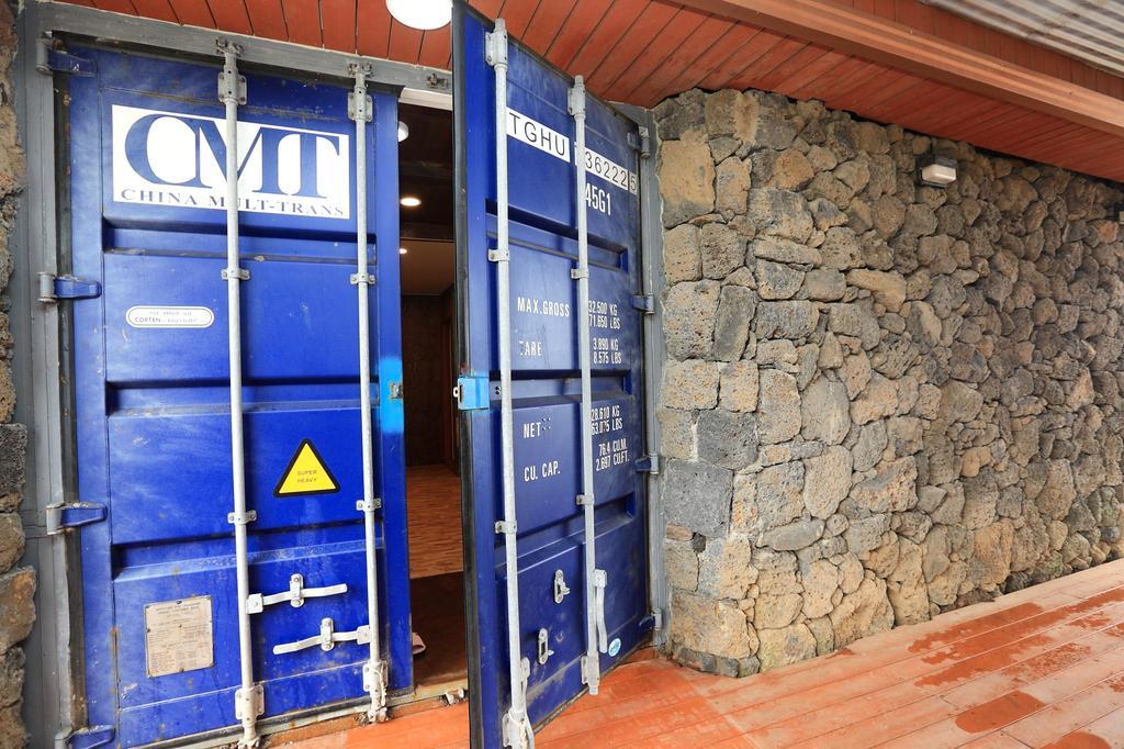 Maison Sondemul Guesthouse Jeju Bagian luar foto