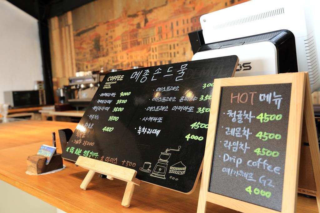 Maison Sondemul Guesthouse Jeju Bagian luar foto