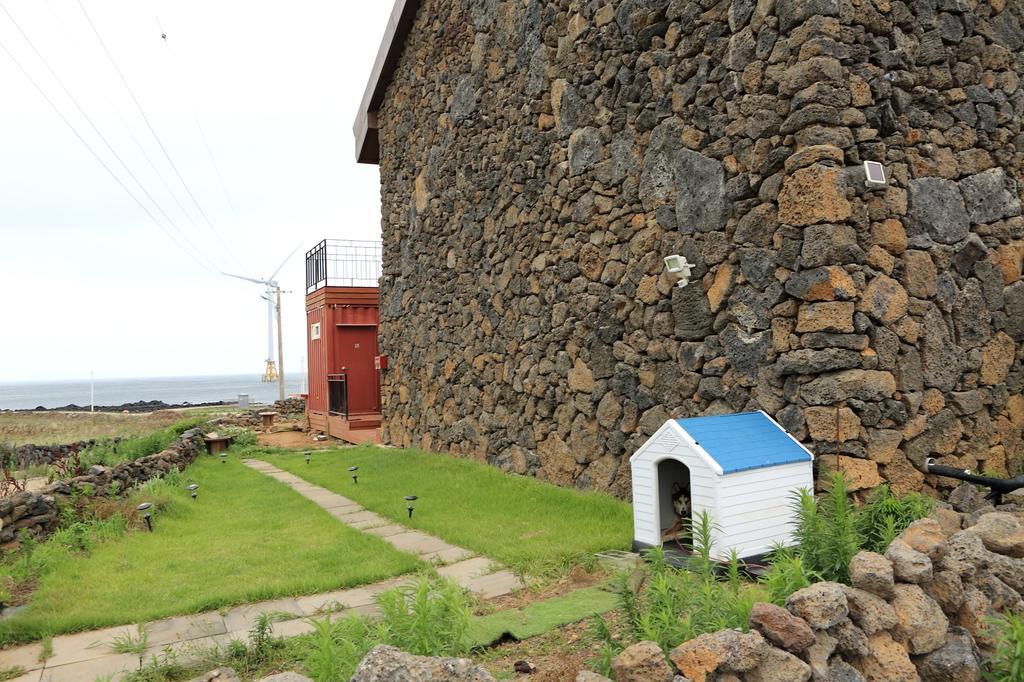 Maison Sondemul Guesthouse Jeju Bagian luar foto