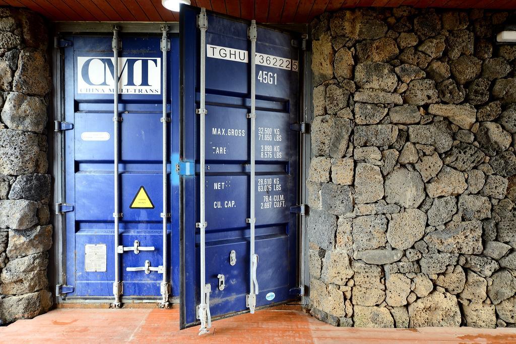 Maison Sondemul Guesthouse Jeju Bagian luar foto